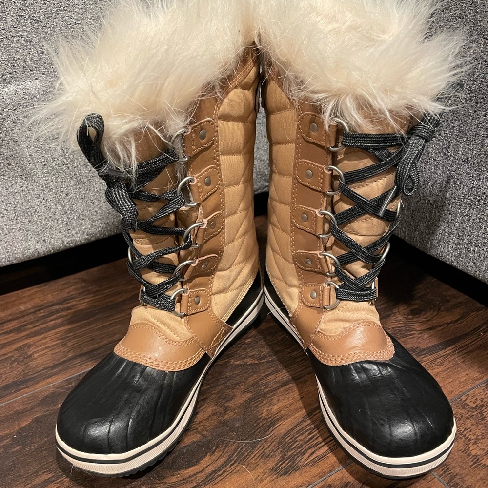 Girls size 3 Sorel boots